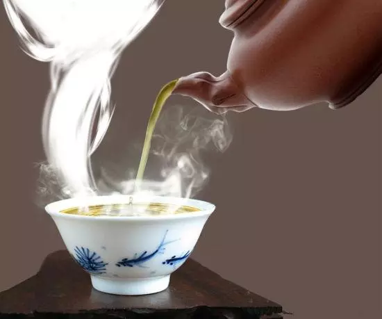會喝水很重要,4個時間喝的是救命水,3種方法喝水是減壽水!切記