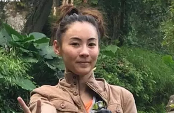 37歲張柏芝清晨爬山露素顏,謝霆鋒的回應真是太有愛了!