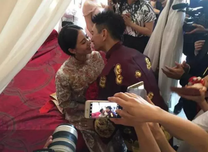 2億股份一夜之間變成140萬,吳奇隆對劉詩詩卻說這樣九個字,讓人感動!