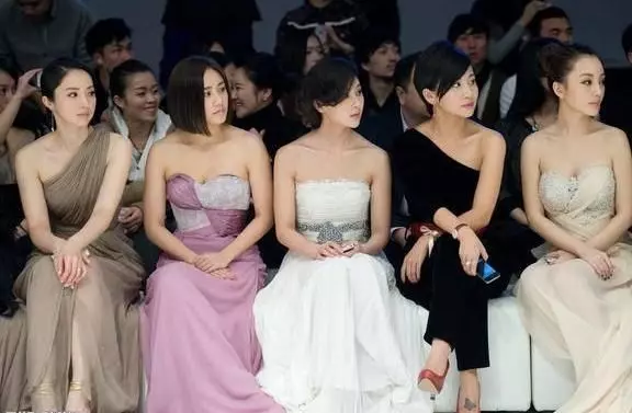 娛樂圈一張神奇的照片,合照5人3人出事,難道是被詛咒了?