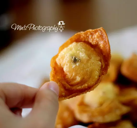 炸雲吞 Deep-Fried Wanton,大大推薦給大家~這個用它來沾辣椒醬吃會更好吃
