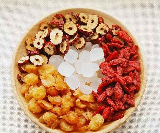紅棗和它一起泡,每天喝一杯,十天體內濕氣全消,排出濕毒,美白更瘦肚子!