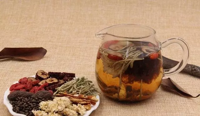紅棗和它一起泡,每天喝一杯,十天體內濕氣全消,排出濕毒,美白更瘦肚子!