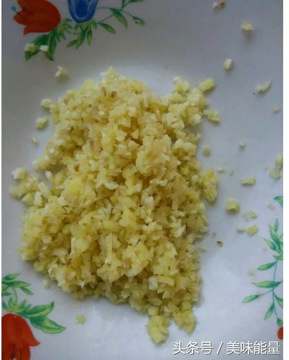 剁椒做出的辣椒醬,百搭下飯菜