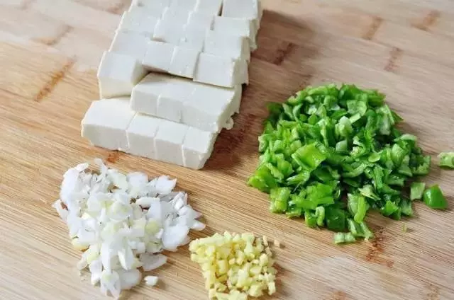 豆腐搭雞蛋,味道似海鮮,九十歲廚師教的,不學虧大了