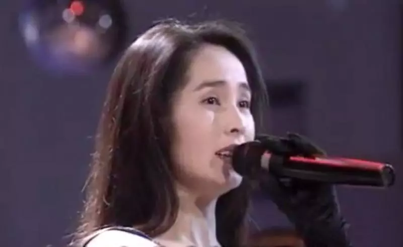 52歲的她,從歌手、演員、生意人、癌症病患到政客,「高金素梅」過了大半輩子的傳奇人生!