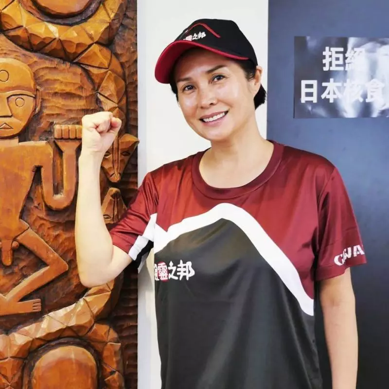 52歲的她,從歌手、演員、生意人、癌症病患到政客,「高金素梅」過了大半輩子的傳奇人生!