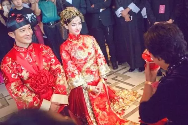 明星結婚給多少聘禮?黃曉明3838萬,李家誠1億,但我只服吳奇隆!
