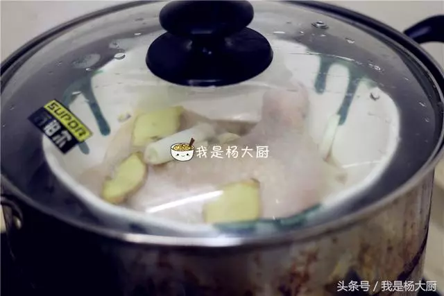 看著老公最近一直在加班,想著弄什麼好吃的給老公補補,然後媽媽跟我說可以做「這道菜」又好吃又有營養!保證你老公一定喜歡!