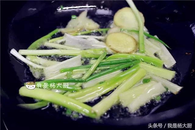 看著老公最近一直在加班,想著弄什麼好吃的給老公補補,然後媽媽跟我說可以做「這道菜」又好吃又有營養!保證你老公一定喜歡!