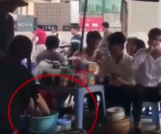 小心去越南旅行喝到「洗腳水」!生意火紅飲料檔竟然用浸過腳的水來弄飲料!?