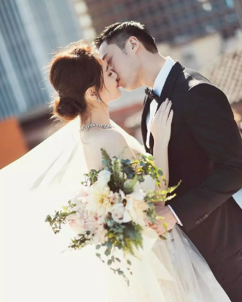 阿嬌自爆沒結婚! 先前婚禮只是婚前「單身派對」! 網友: 那你穿婚紗捧花是怎麼回事?