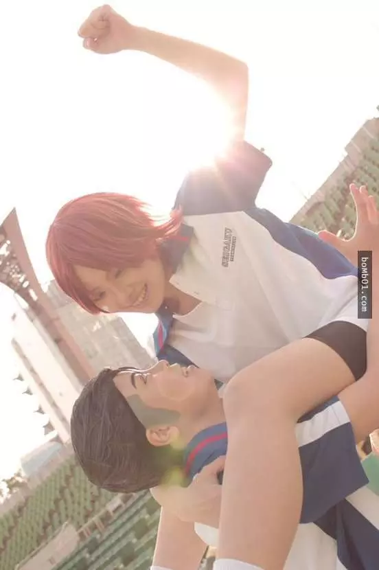 25張「完美Cosplay照片背後的真相」,鏡頭外的畫面真的把大家都笑到捧腹滾地了!