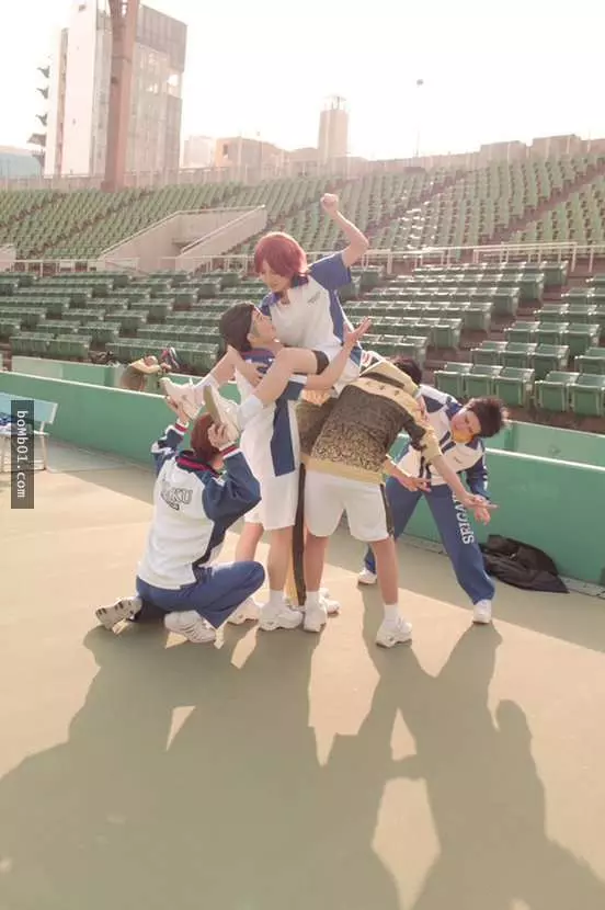 25張「完美Cosplay照片背後的真相」,鏡頭外的畫面真的把大家都笑到捧腹滾地了!