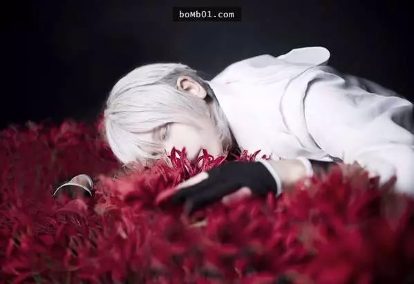 25張「完美Cosplay照片背後的真相」,鏡頭外的畫面真的把大家都笑到捧腹滾地了!