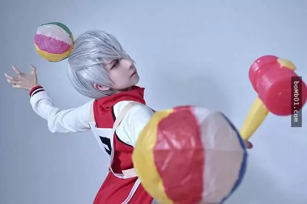 25張「完美Cosplay照片背後的真相」,鏡頭外的畫面真的把大家都笑到捧腹滾地了!