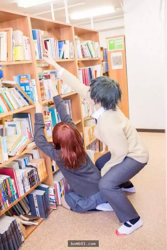 25張「完美Cosplay照片背後的真相」,鏡頭外的畫面真的把大家都笑到捧腹滾地了!