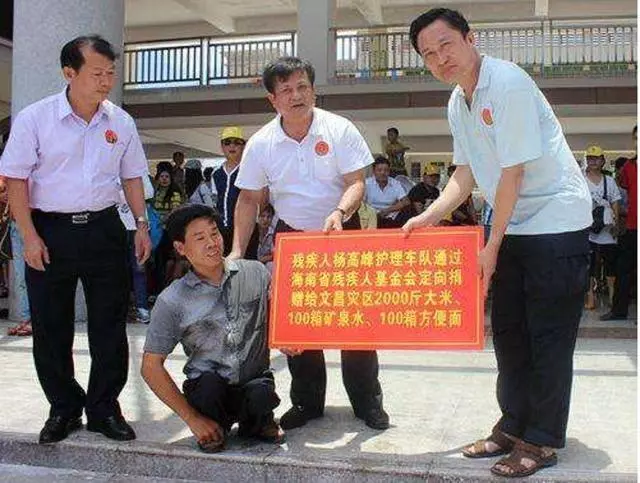 妹妹求姐姐代替自己嫁給殘疾人,9年後,妹妹破土屋,姐姐住別墅