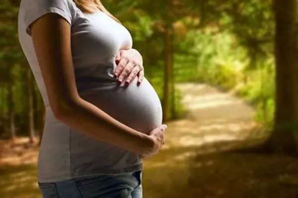 夫妻倆結婚十年一直沒懷孕,無奈領養孩子後,才半年就有了身孕!