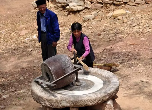 父親病倒母親讓嫁人,婚後全家輪著要錢,拒絕以後把我趕出家門