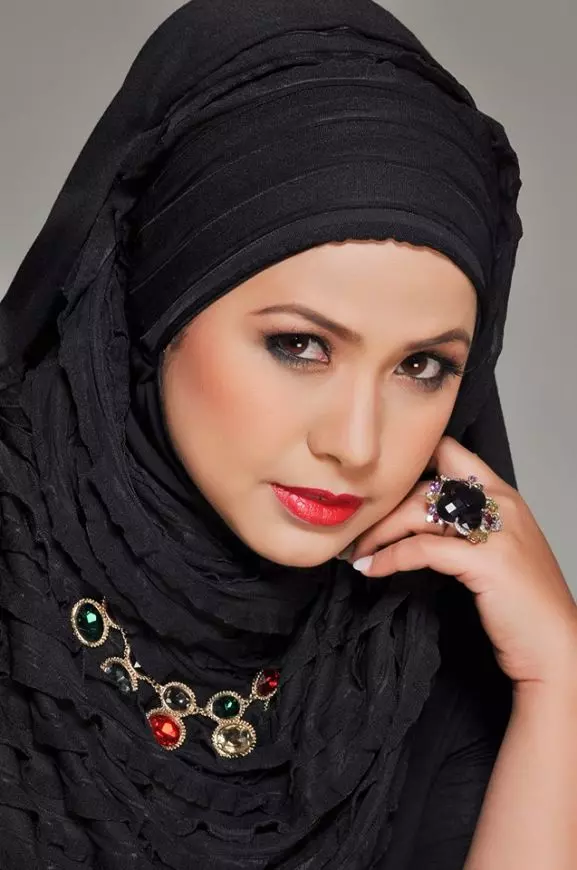 【1分鐘帶你認識Riza Aziz 】終於輪到你!納吉繼子裡紮到反貪會錄供查1MDB!
