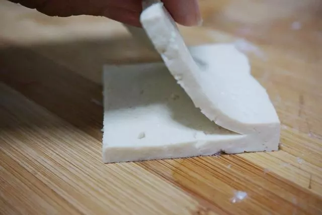 豆腐這種神器,可以製作成各種小吃零嘴,而且還能這樣做,好吃又好看,食慾大增