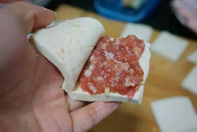 豆腐這種神器,可以製作成各種小吃零嘴,而且還能這樣做,好吃又好看,食慾大增