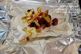 當歸鹽焗雞~可用烤箱來烤熟,也可以用大火蒸!!!依個人口味而定