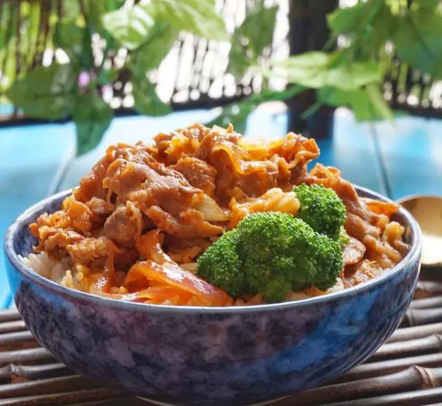 做一個人的飯菜太麻煩,那就試試做美味燜飯吧!
