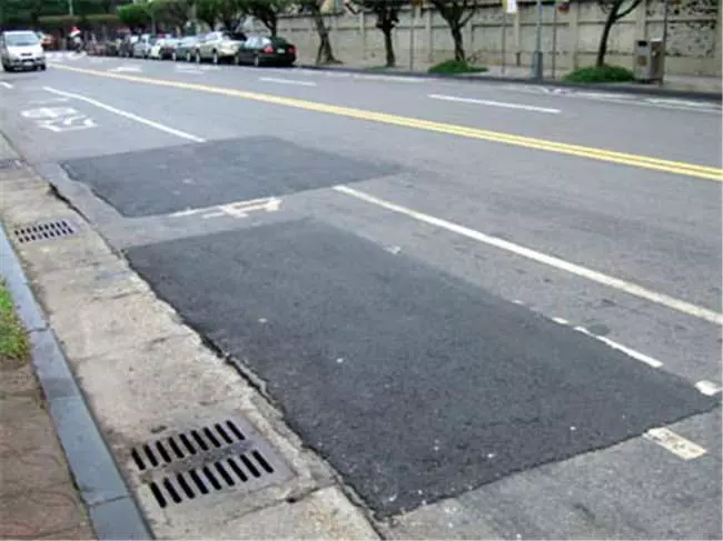 為何「日本馬路很平整」但台灣卻很崎嶇?看了他們「鋪路的手法」瞬間秒懂兩者之間差距有多大!