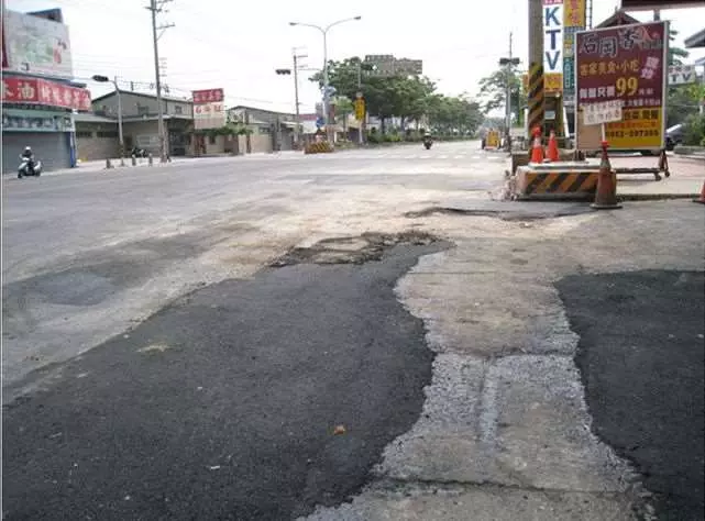 為何「日本馬路很平整」但台灣卻很崎嶇?看了他們「鋪路的手法」瞬間秒懂兩者之間差距有多大!