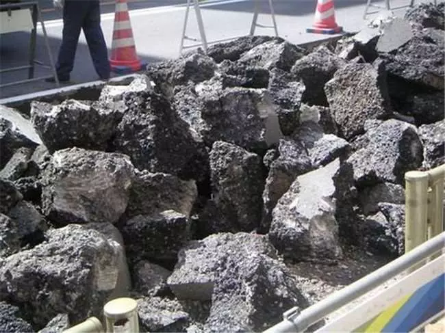 為何「日本馬路很平整」但台灣卻很崎嶇?看了他們「鋪路的手法」瞬間秒懂兩者之間差距有多大!