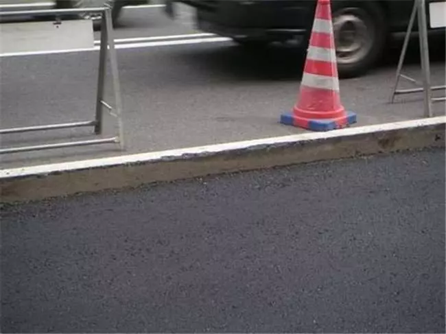 為何「日本馬路很平整」但台灣卻很崎嶇?看了他們「鋪路的手法」瞬間秒懂兩者之間差距有多大!