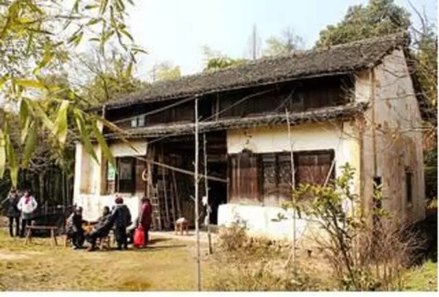 父親每月給姥姥2千,奶奶500,奶奶大鬧,父親含淚說出媽去世真相