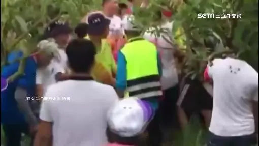神明前大打出手!廟會活動全武行 雙方打進果園一團亂