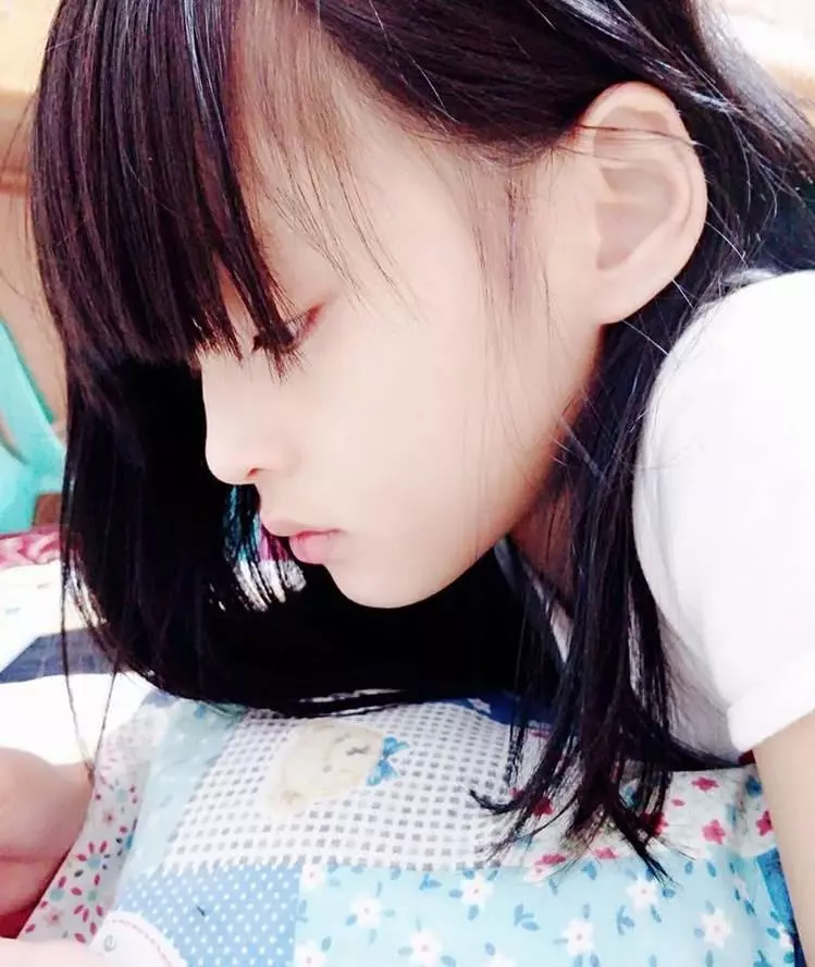 這名小二妹霸氣逼老爸戒菸「抽1根交1男友」!一看天使側顏…網友爭喊岳父