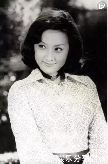 她曾是台灣第一玉女,曾是謝霆鋒的前媽,後又嫁給鄧麗君的師傅,她的兒子超級英俊!