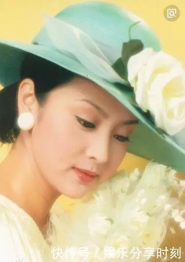 她曾是台灣第一玉女,曾是謝霆鋒的前媽,後又嫁給鄧麗君的師傅,她的兒子超級英俊!