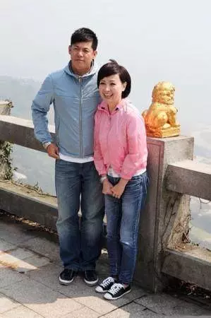 12歲乞討,18歲嫁曾志偉3年生2女,離婚放棄5000萬財產只為自由,如今過成這樣!
