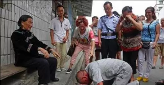 12歲乞討,18歲嫁曾志偉3年生2女,離婚放棄5000萬財產只為自由,如今過成這樣!