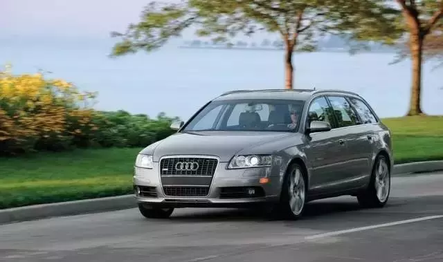 汽車鑰匙上面,99%的人都不知到的附加功能,關鍵時刻能救你一命。
