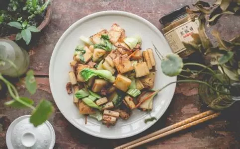吃隔夜菜不會有致癌的危險嗎?養生專家:這兩種食物才最危險