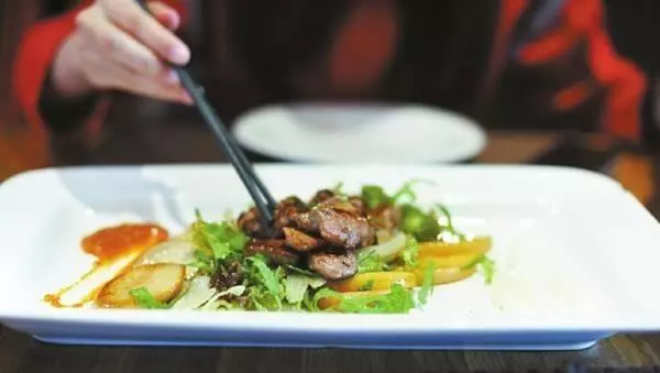吃隔夜菜不會有致癌的危險嗎?養生專家:這兩種食物才最危險
