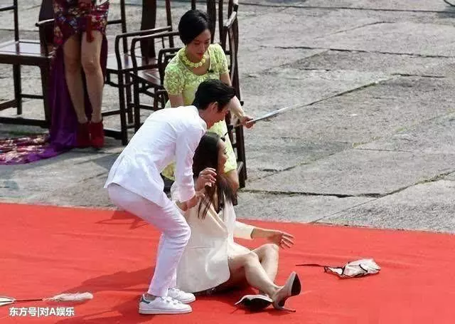 明星意外摔倒:張惠妹嚇哭,趙麗穎直接「飛出去」,她竟不幸身亡!