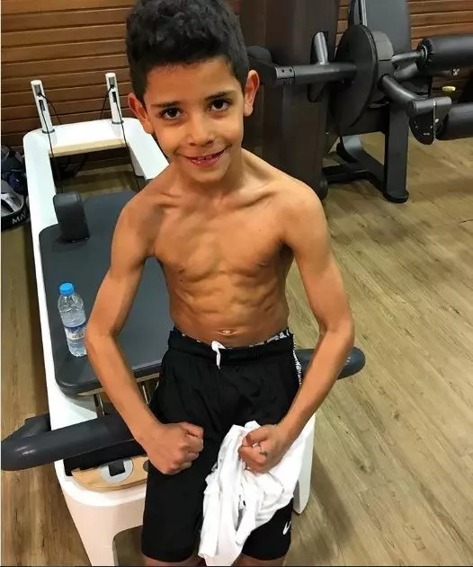 C羅8歲兒子上場隨便踢 「騰空一射」讓大家見證超強基因
