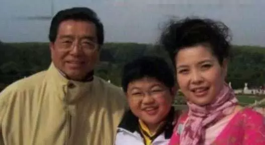 把女徒弟娶回家的男星, 最後2對真是噁心到黃疸水都吐出來了!