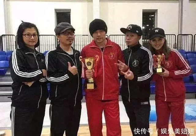 昆凌為周杰倫慶生,意外拍到小小周的樣貌,網友留言果然很帥啊!