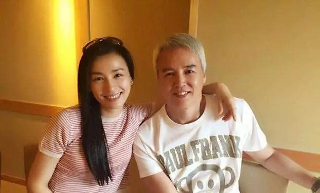 都是同一個爸爸,張庭的女兒長得一般般,前妻的孩子都是美人胚子