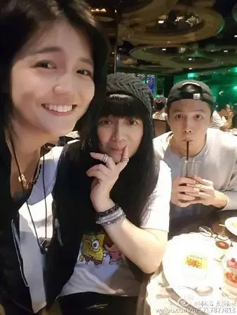 都是同一個爸爸,張庭的女兒長得一般般,前妻的孩子都是美人胚子