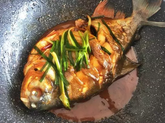 每次問到樓下阿姨做的紅燒魚都特別香,這次終於忍不住去學來了做法,沒想到這麼簡單!
